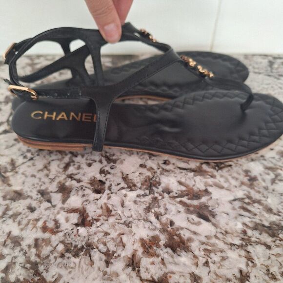 Authentic Chanel Quilted thong CC Black Leather  sandals size 40C - Picture 2 of 12